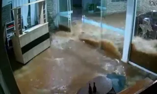 Imagem ilustrativa da imagem Chuva no RS: vídeo mostra água inundando hotel em segundos