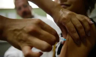 Imagem ilustrativa da imagem Vacina nacional contra covid está em fase avançada, diz ministra