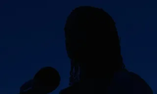 Imagem ilustrativa da imagem Jovem é estuprada por motociclista de aplicativo em matagal na Rodovia do Contorno