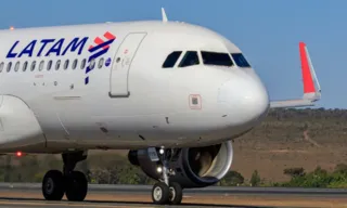 Imagem ilustrativa da imagem Avião da Latam faz pouso forçado após voar em círculos e declarar emergência