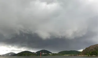 Imagem ilustrativa da imagem Chuva continua no ES? Confira a previsão do tempo para esta segunda-feira