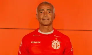 Imagem ilustrativa da imagem Romário diz que faria mais de 2 mil gols no futebol atual: 'Os caras são burros'