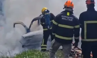 Imagem ilustrativa da imagem Trabalhadores ficam feridos após carro pegar fogo na Rodovia do Contorno