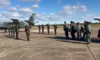 Imagem ilustrativa da imagem VÍDEO | Médico capixaba é homenageado pela Força Aérea Brasileira no RS