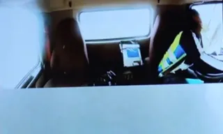 Imagem ilustrativa da imagem Vídeo mostra visão de motorista em caminhão pendurado em ponte nos EUA