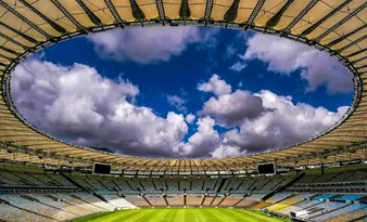 Imagem ilustrativa da imagem Gramado 'duro' do Maracanã irrita Flamengo e Fluminense: 'uma briga eterna'