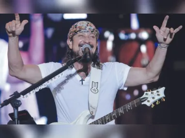 Leo Santana vai cantar os hits  “Posturado e Calmo” e “Zona de Perigo”