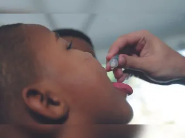 Imagem ilustrativa da imagem Crianças vão vacinar contra a poliomielite no ES