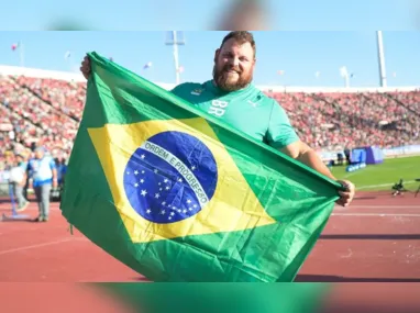 Debinha durante jogo da seleção brasileira