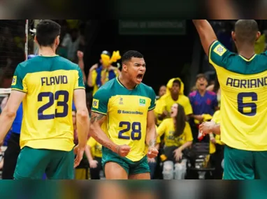 Jogadores do Goiás comemoram classificação