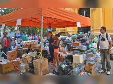 Ruas do centro de Porto Alegre continuam alagadas devido às cheias do Rio Guaíba