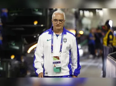 James Rodriguez, da Colômbia, comemora seu gol marcado de pênalti diante da Argentina, segundo da equipe, durante partida de futebol válida pelas eliminatórias para a Copa do Mundo da FIFA 2026, disputada no Estádio Metropolitano Roberto Melendez, em Barranquilla, Colômbia, nesta terça-feira, 10 de setembro de 2024