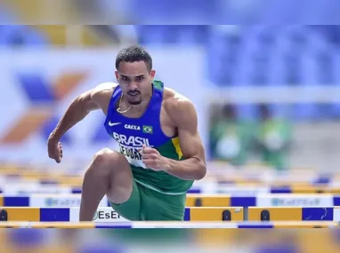 Imagem ilustrativa da imagem Eduardo de Deus garante índice olímpico na semifinal dos 100m com barreiras