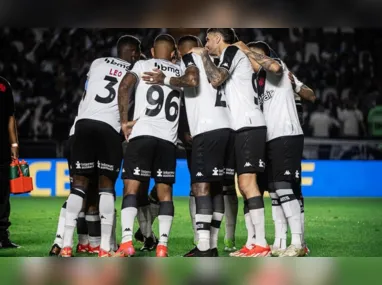 Yuri Alberto marcou os dois gols do Corinthians e comemorou deslizando no gramado molhado pela chuva