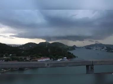 Imagem ilustrativa da imagem Frio e chuva continuam? Veja como fica o tempo no início da semana no ES