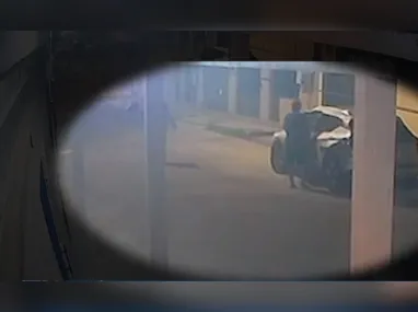 Imagem ilustrativa da imagem Família é rendida por homem armado e tem carro roubado em Vila Velha