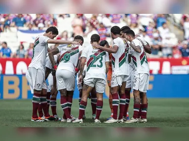 Imagem ilustrativa da imagem Fluminense e Grêmio fazem duelo de tricolores para abrir distância do Z-4