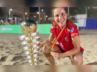 Imagem ilustrativa da imagem Futebol de areia: jogadoras do Espírito Santo embarcam para a Eurocup