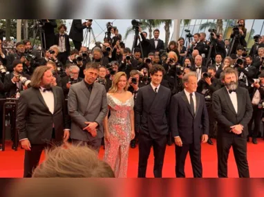 Anya Taylor-Joy no tapete vermelho no Festival de Cannes