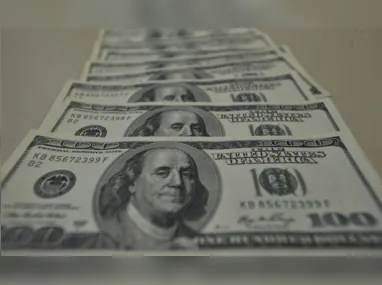 Imagem ilustrativa da imagem Dólar sobe e Bolsa cai após novas ameaças tarifárias de Trump