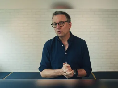 Imagem ilustrativa da imagem Apresentador de TV Michael Mosley morreu de causa natural, informa autópsia