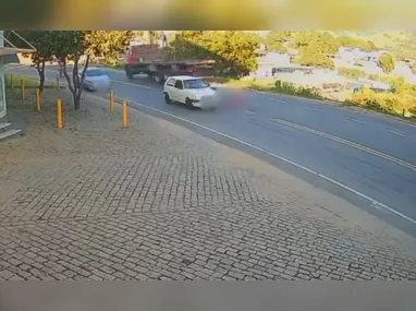 Caminhão foi apreendido pela PRF