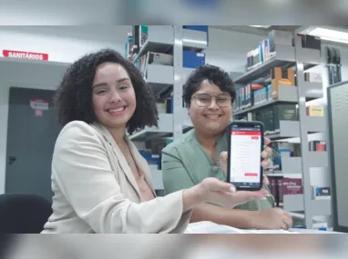 Bruno Loyola Del Caro e Renata Gazzinelli em evento de educação