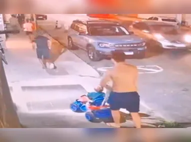 Imagem ilustrativa da imagem Suspeitos assaltam pai que passeava com bebê em Vila Velha