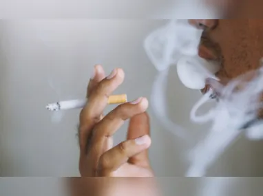 Imagem ilustrativa da imagem Governo avalia elevar preço do cigarro para compensar desoneração