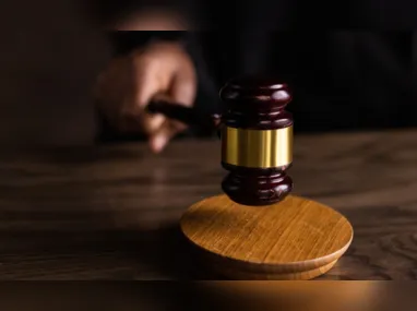 Imagem ilustrativa da imagem Justiça determina prisão de servidores e uso de tornozeleira em vereador no ES