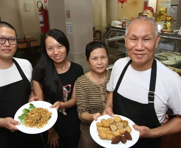 Imagem ilustrativa da imagem Família de Taiwan comanda restaurante vegetariano