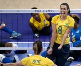 Imagem ilustrativa da imagem Brasil vence Ruanda na estreia do vôlei sentado feminino em Paris