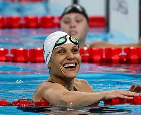 Imagem ilustrativa da imagem Carol Santiago se torna brasileira com mais ouros em Paralimpíadas