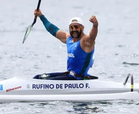 Imagem ilustrativa da imagem Paralimpíadas: Brasil tem dobradinha na canoagem e ouro no halterofilismo