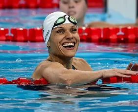 Imagem ilustrativa da imagem Quem é Carol Santiago, paratleta que se tornou maior medalhista de ouro do Brasil