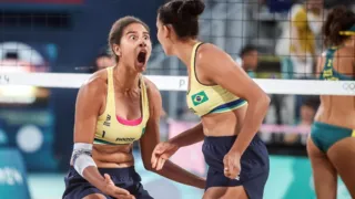 Imagem ilustrativa da imagem Ana Patrícia e Duda vencem jogão na semi e vão à final do vôlei de praia em Paris