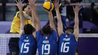 Imagem ilustrativa da imagem Seleção masculina de vôlei perde da Itália em estreia na Olimpíada de Paris-2024