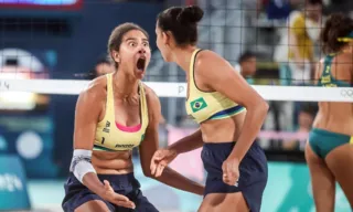 Imagem ilustrativa da imagem Ana Patrícia e Duda vencem jogão na semi e vão à final do vôlei de praia em Paris