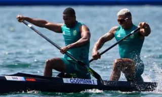 Imagem ilustrativa da imagem Após vacilo, Isaquias e Jacky avançam à semifinal do C2 500m na Olimpíada de Paris