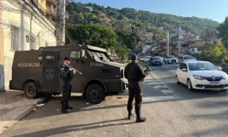 Imagem ilustrativa da imagem Ataque a tiros deixa ao menos quatro jovens mortos no Rio de Janeiro