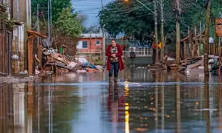 Imagem ilustrativa da imagem Crise climática interrompeu aulas de 1,17 milhão de crianças do Brasil em 2024