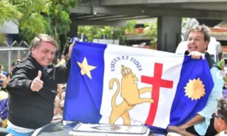 Imagem ilustrativa da imagem Bolsonaro participa de carreata para reforçar campanha de Gilson Machado no Recife
