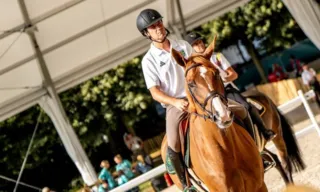 Imagem ilustrativa da imagem Cavaleiro machuca animal com espora e Brasil é eliminado no hipismo