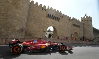 Imagem ilustrativa da imagem Leclerc reage, desbanca Red Bull e é o mais rápido do dia no GP do Azerbaijão