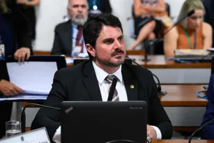 Imagem ilustrativa da imagem Marcos do Val é alvo da operação Disque 100 e é acusado de corrupção de menores