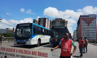 Imagem ilustrativa da imagem Rodoviários protestam no centro e esperam ser ouvidos no Palácio das Princesas