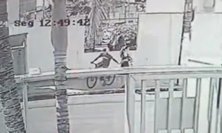 Imagem ilustrativa da imagem VÍDEO | Ciclista importuna jovem em rua de Vila Velha e foge