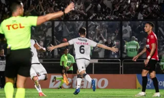 Imagem ilustrativa da imagem Vasco elimina Atlético-GO e volta às quartas de final da Copa do Brasil após 9 anos