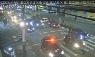 Imagem ilustrativa da imagem Vídeo mostra momento em que Audi em alta velocidade bate em 5 carros em São Paulo
