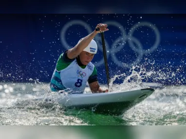 Imagem ilustrativa da imagem Ana Sátila piora desempenho na final e fica em 5º no C1 da canoagem slalom